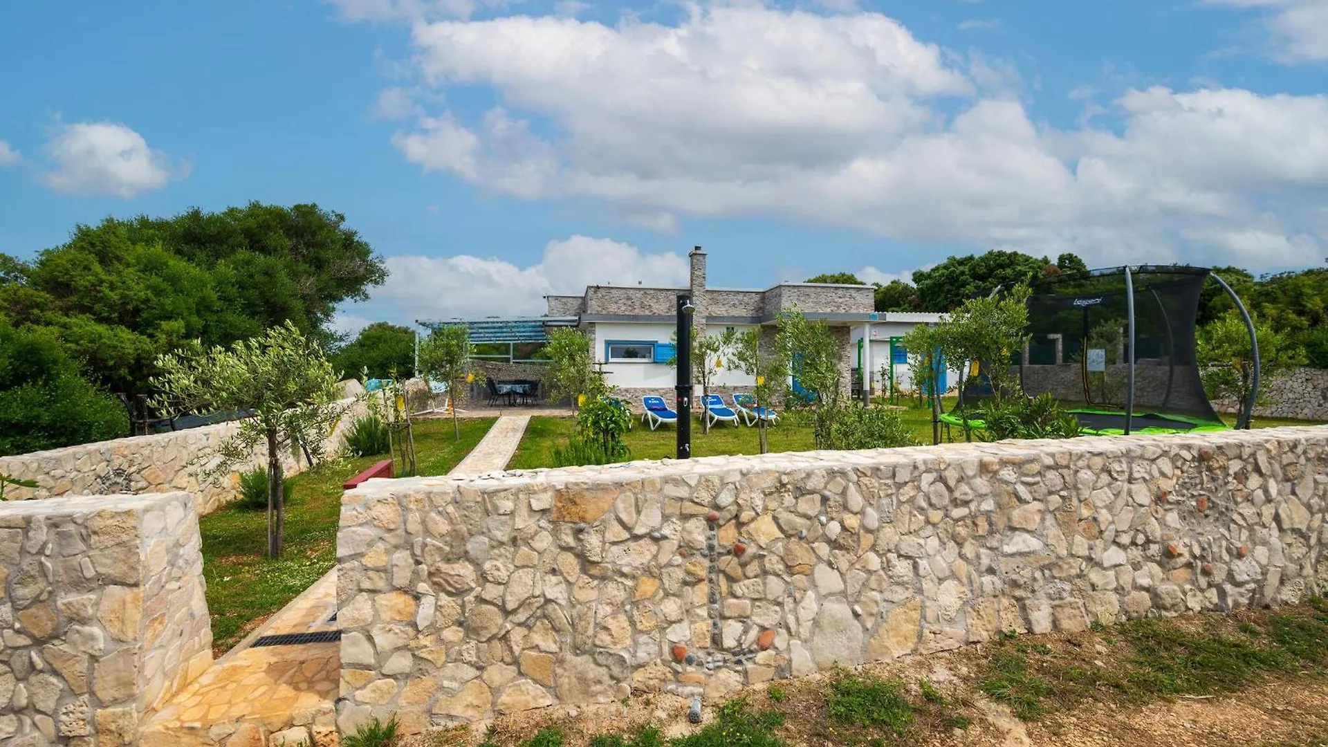3 Bedroom Gorgeous Home In Peroj Semesterbostad