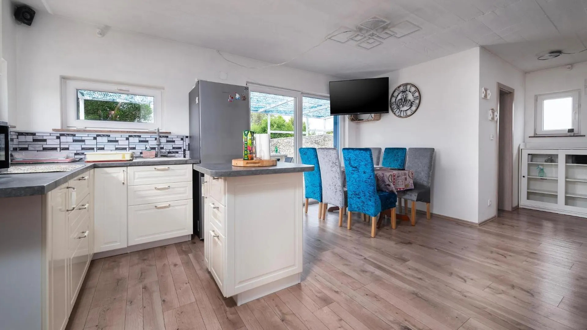 3 Bedroom Gorgeous Home In Peroj